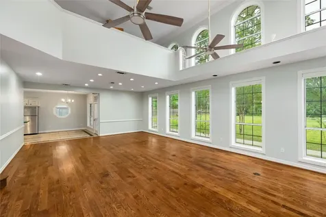 106 River Oaks Drive Baytown TX 77523