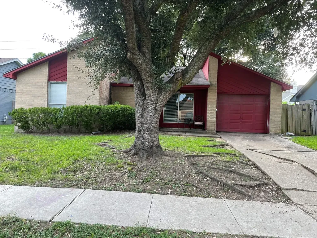 1026 W Brompton Drive W Pearland TX 77584
