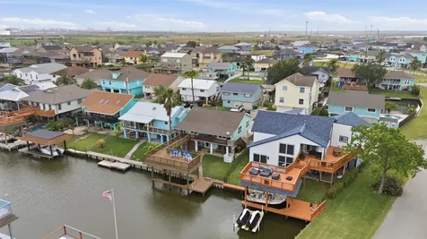 2 S Sandpiper Street La Marque TX 77568