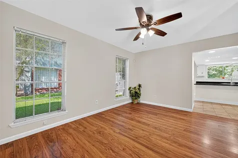 813 Lakeview Drive Sugar Land TX 77498