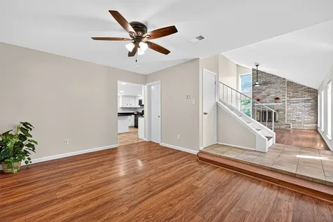 813 Lakeview Drive Sugar Land TX 77498