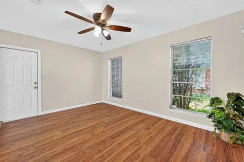 813 Lakeview Drive Sugar Land TX 77498