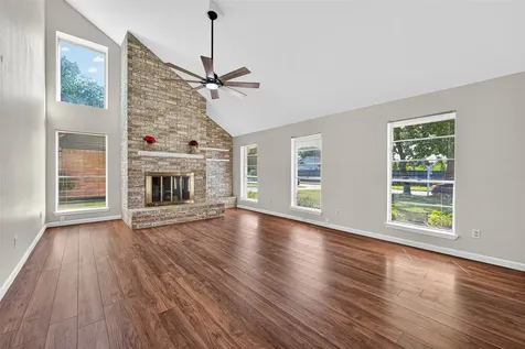 813 Lakeview Drive Sugar Land TX 77498