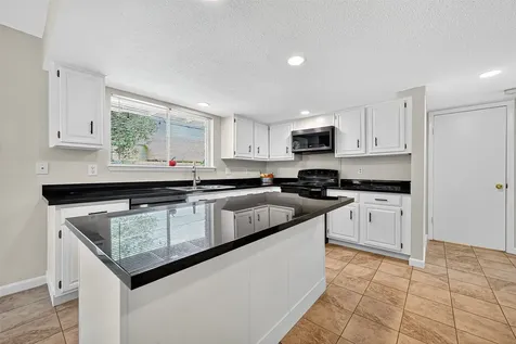 813 Lakeview Drive Sugar Land TX 77498