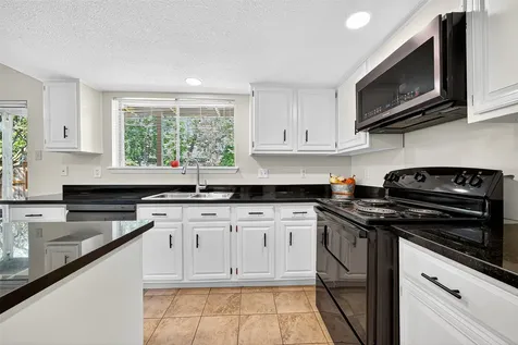 813 Lakeview Drive Sugar Land TX 77498