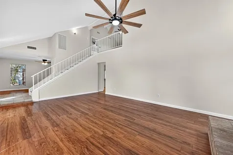 813 Lakeview Drive Sugar Land TX 77498