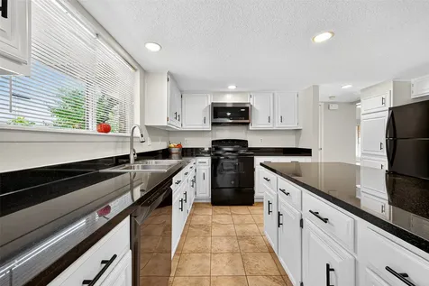 813 Lakeview Drive Sugar Land TX 77498