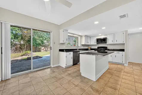 813 Lakeview Drive Sugar Land TX 77498