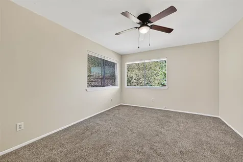 813 Lakeview Drive Sugar Land TX 77498