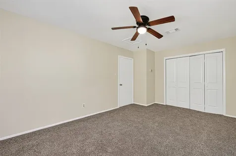 813 Lakeview Drive Sugar Land TX 77498