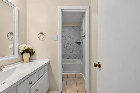 813 Lakeview Drive Sugar Land TX 77498
