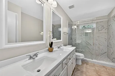 813 Lakeview Drive Sugar Land TX 77498