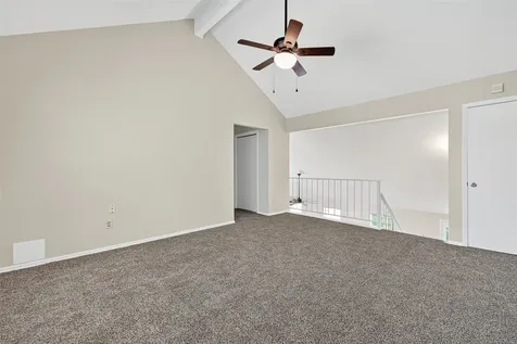 813 Lakeview Drive Sugar Land TX 77498
