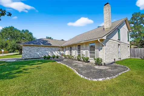 813 Lakeview Drive Sugar Land TX 77498