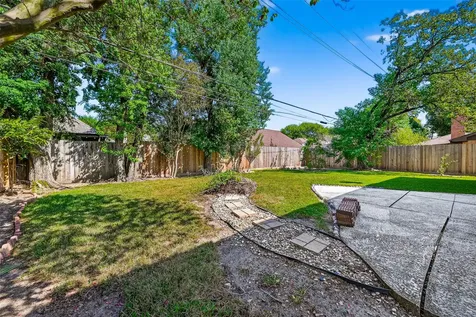 813 Lakeview Drive Sugar Land TX 77498
