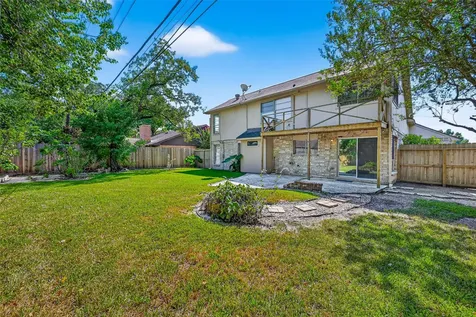 813 Lakeview Drive Sugar Land TX 77498