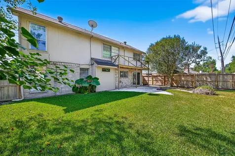 813 Lakeview Drive Sugar Land TX 77498