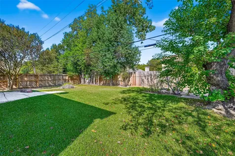 813 Lakeview Drive Sugar Land TX 77498