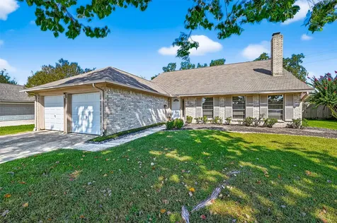 813 Lakeview Drive Sugar Land TX 77498
