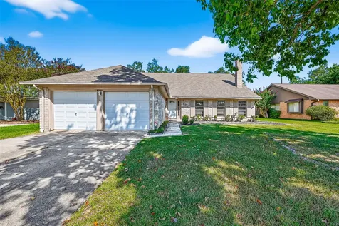 813 Lakeview Drive Sugar Land TX 77498