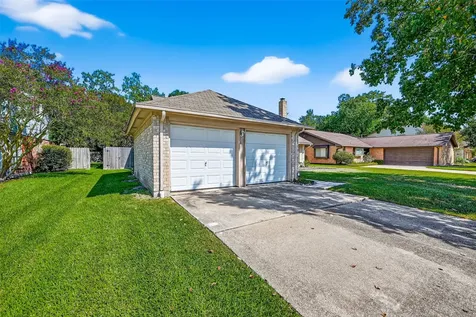 813 Lakeview Drive Sugar Land TX 77498