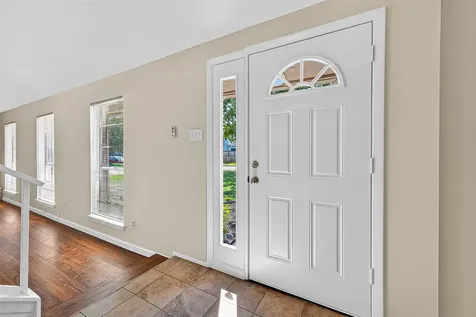 813 Lakeview Drive Sugar Land TX 77498