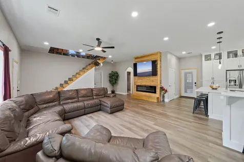 384 County Road 3295 Cleveland TX 77327