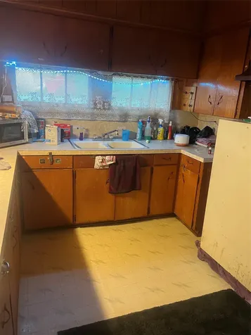 606 E Humble Street Baytown TX 77520