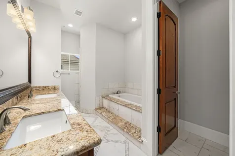 2022 Sabine Street Houston TX 77007