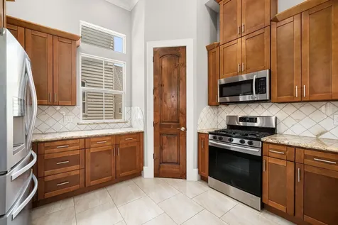 2022 Sabine Street Houston TX 77007