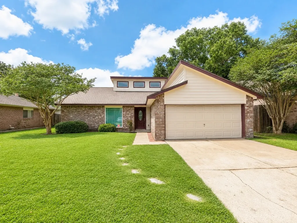 2506 Radcliffe Drive Sugar Land TX 77498
