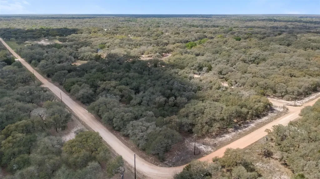 516 County Road 120 Hallettsville TX 77964