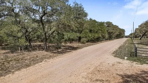 516 County Road 120 Hallettsville TX 77964