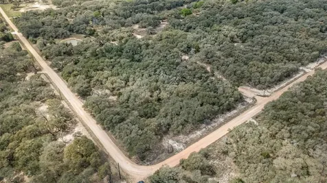 516 County Road 120 Hallettsville TX 77964