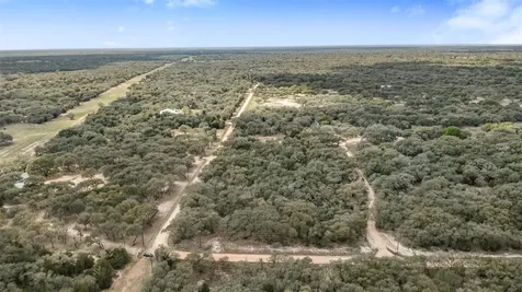 516 County Road 120 Hallettsville TX 77964