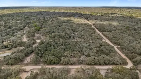 516 County Road 120 Hallettsville TX 77964