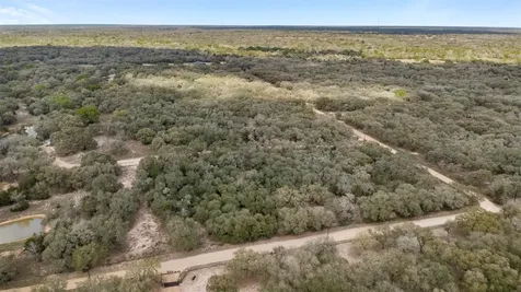 516 County Road 120 Hallettsville TX 77964