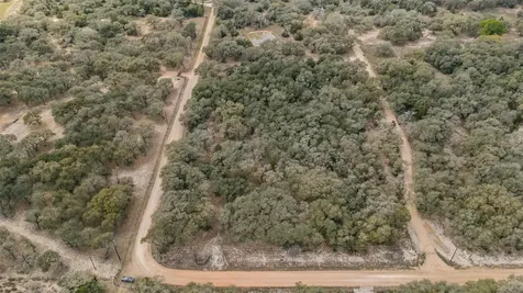 516 County Road 120 Hallettsville TX 77964