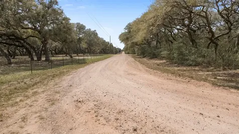 516 County Road 120 Hallettsville TX 77964
