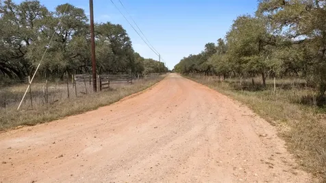516 County Road 120 Hallettsville TX 77964