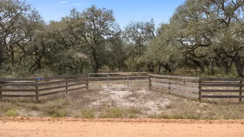516 County Road 120 Hallettsville TX 77964