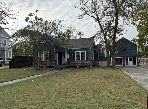 122 N Holland Street Bellville TX 77418