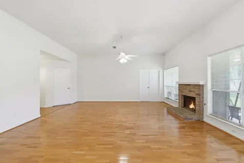 2739 S Peach Hollow Circle Pearland TX 77584