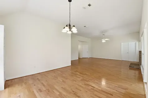 2739 S Peach Hollow Circle Pearland TX 77584