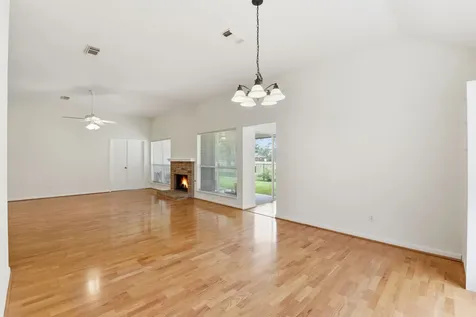 2739 S Peach Hollow Circle Pearland TX 77584