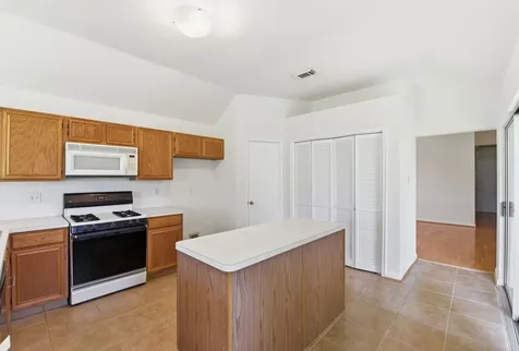2739 S Peach Hollow Circle Pearland TX 77584