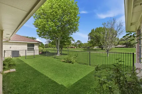 2739 S Peach Hollow Circle Pearland TX 77584