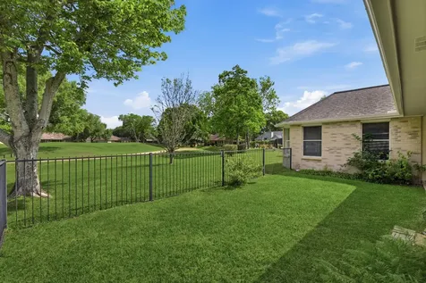 2739 S Peach Hollow Circle Pearland TX 77584