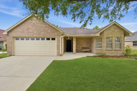 2739 S Peach Hollow Circle Pearland TX 77584