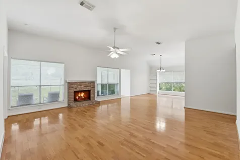 2739 S Peach Hollow Circle Pearland TX 77584